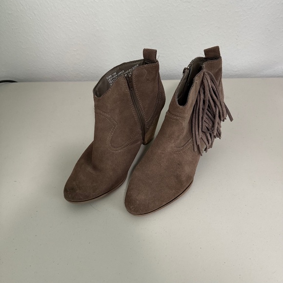 Steve Madden Shoes - Steve Madden Women's Tasseled Cian Heeled Booties Brown Size 10M